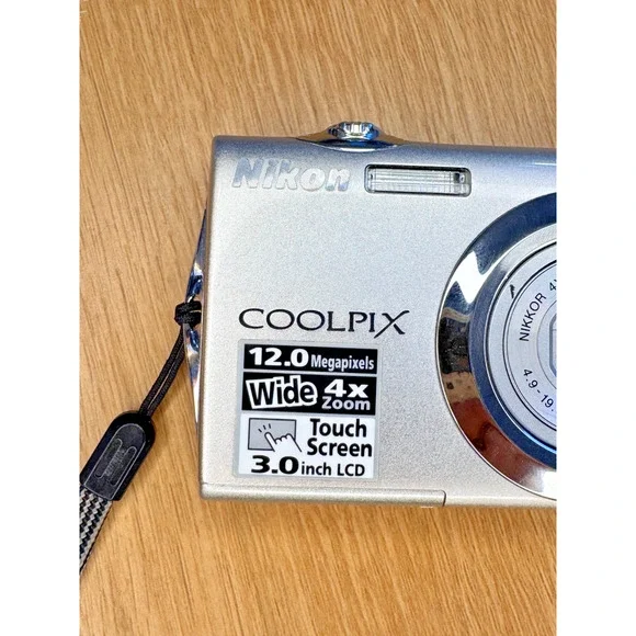 Nikon COOLPIX S4000 12.0 MP Digital Camera Silver 4x Zoom Charger Tested Battery